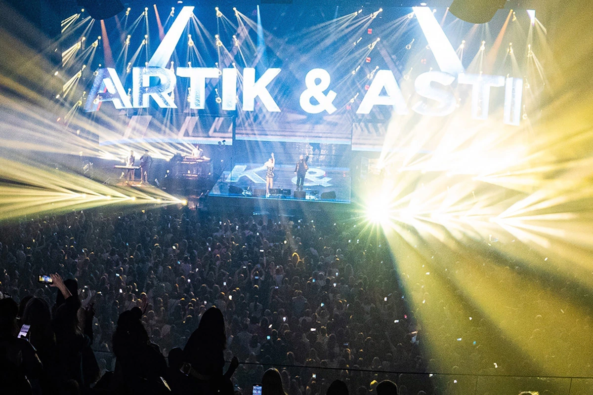 Artik & Asti  / VK