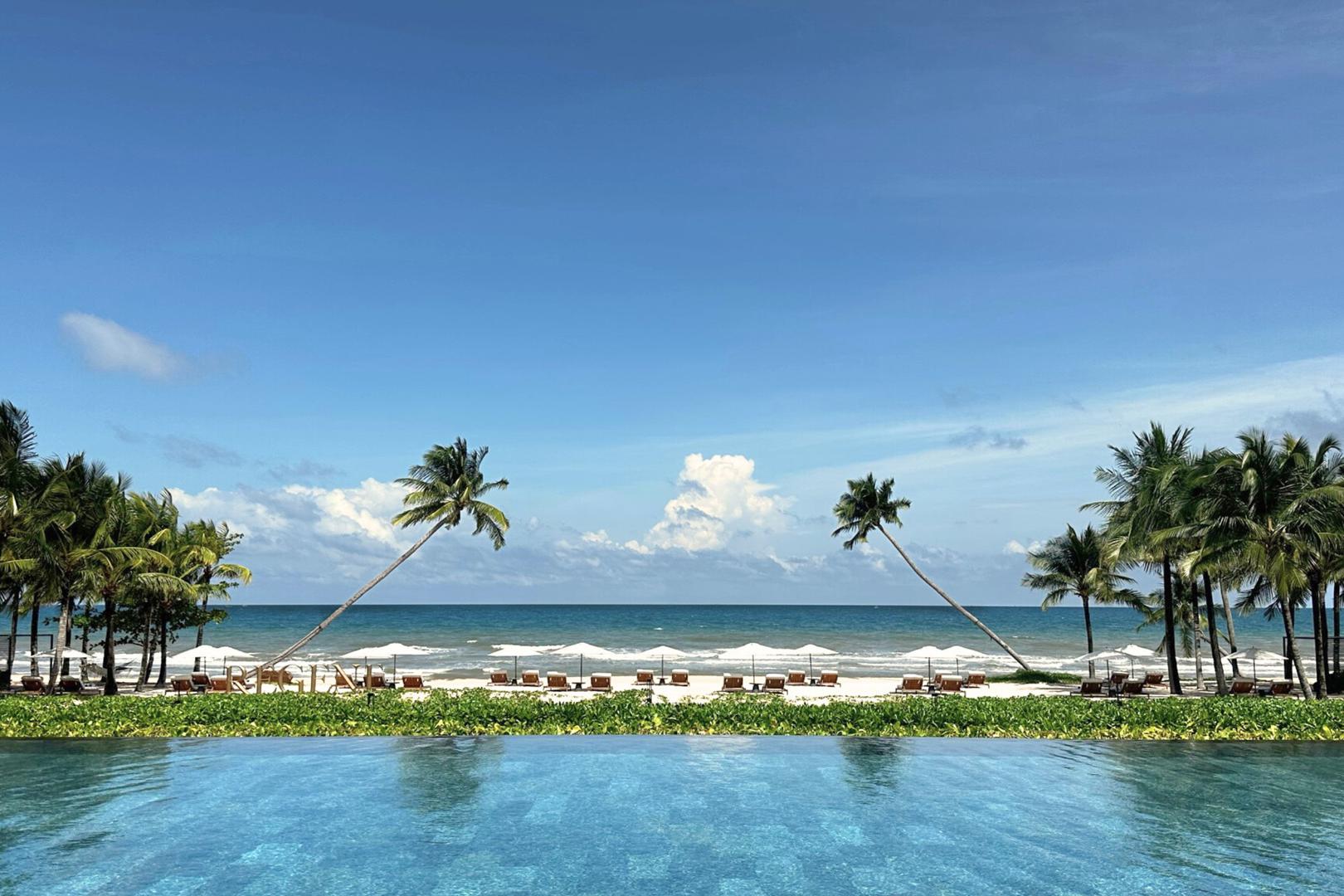 Пляж отеля Regent Phu Quoc