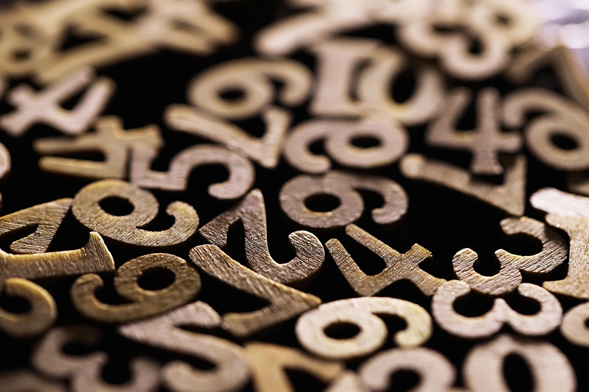 Существует несколько систем цифр, самая распространенная — десятичная