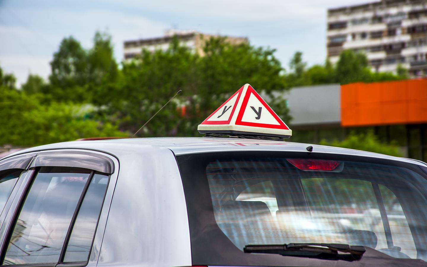 Автошколы подняли цены и стали отменять занятия из-за проблем с топливом