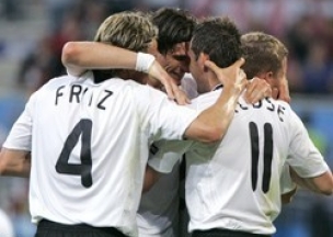 Немцы почти гарантировали себе попадание на Евро-2012. ВИДЕО
