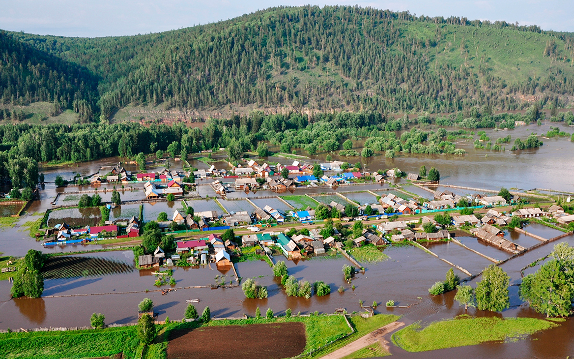 Из-за паводка в Иркутской области перекрыли федеральную трассу «Сибирь»