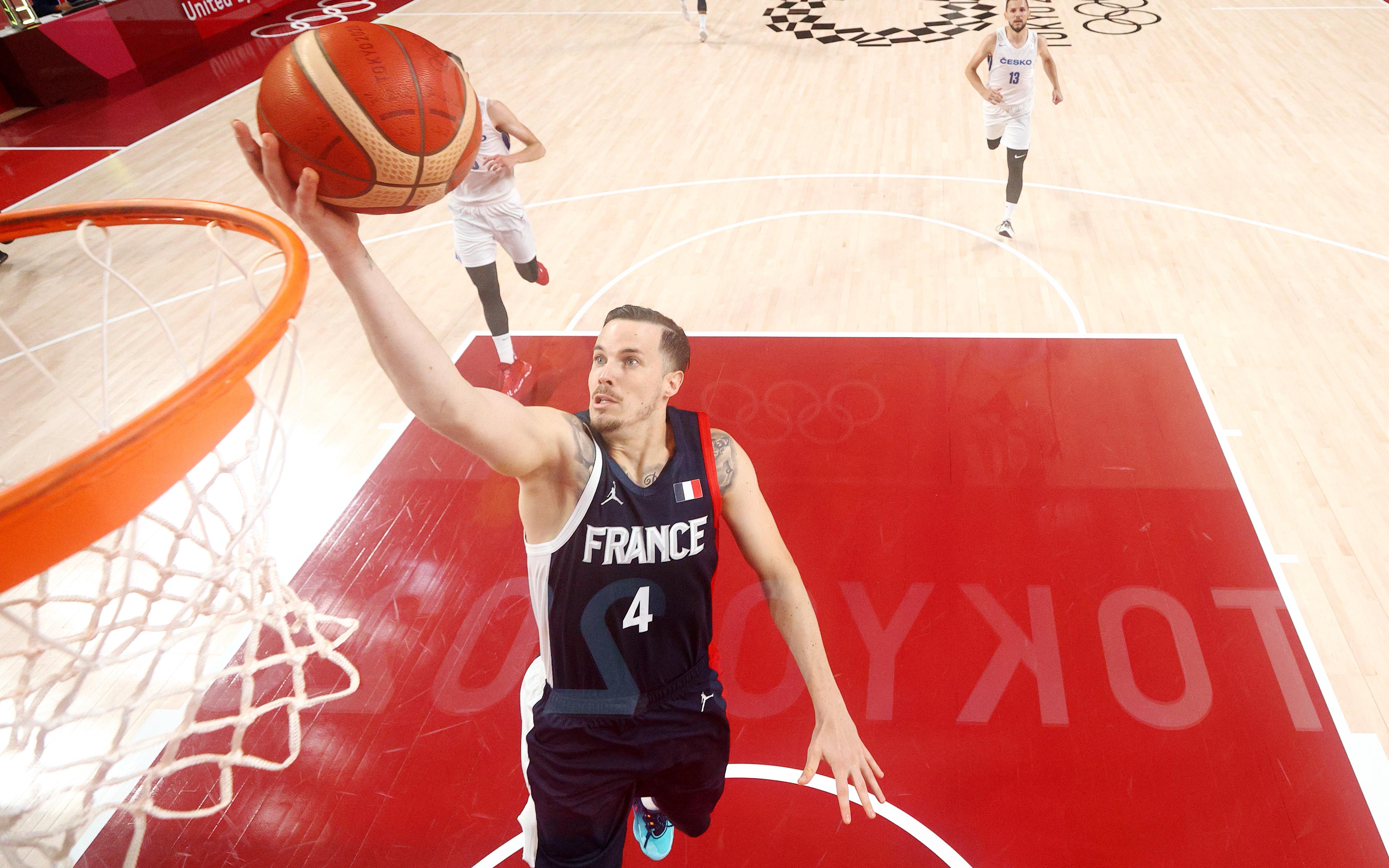Баскетболист сборной Франции ответил на критику из-за переезда в Россию