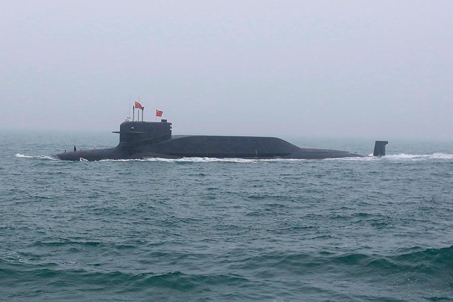 Стратегические подводные лодки типа 094 &laquo;Цзинь&raquo; Китай разрабатывал с конца 1990-х годов. Они могут нести до 12 баллистических ракет подводных лодок&nbsp;&mdash; сейчас это JL-3 дальностью свыше 9 тыс. км. На фото&nbsp;&mdash; подводные лодки проекта 094 &laquo;Цзинь&raquo; во время военно-морского парада в честь 70-летия ВМС Китая