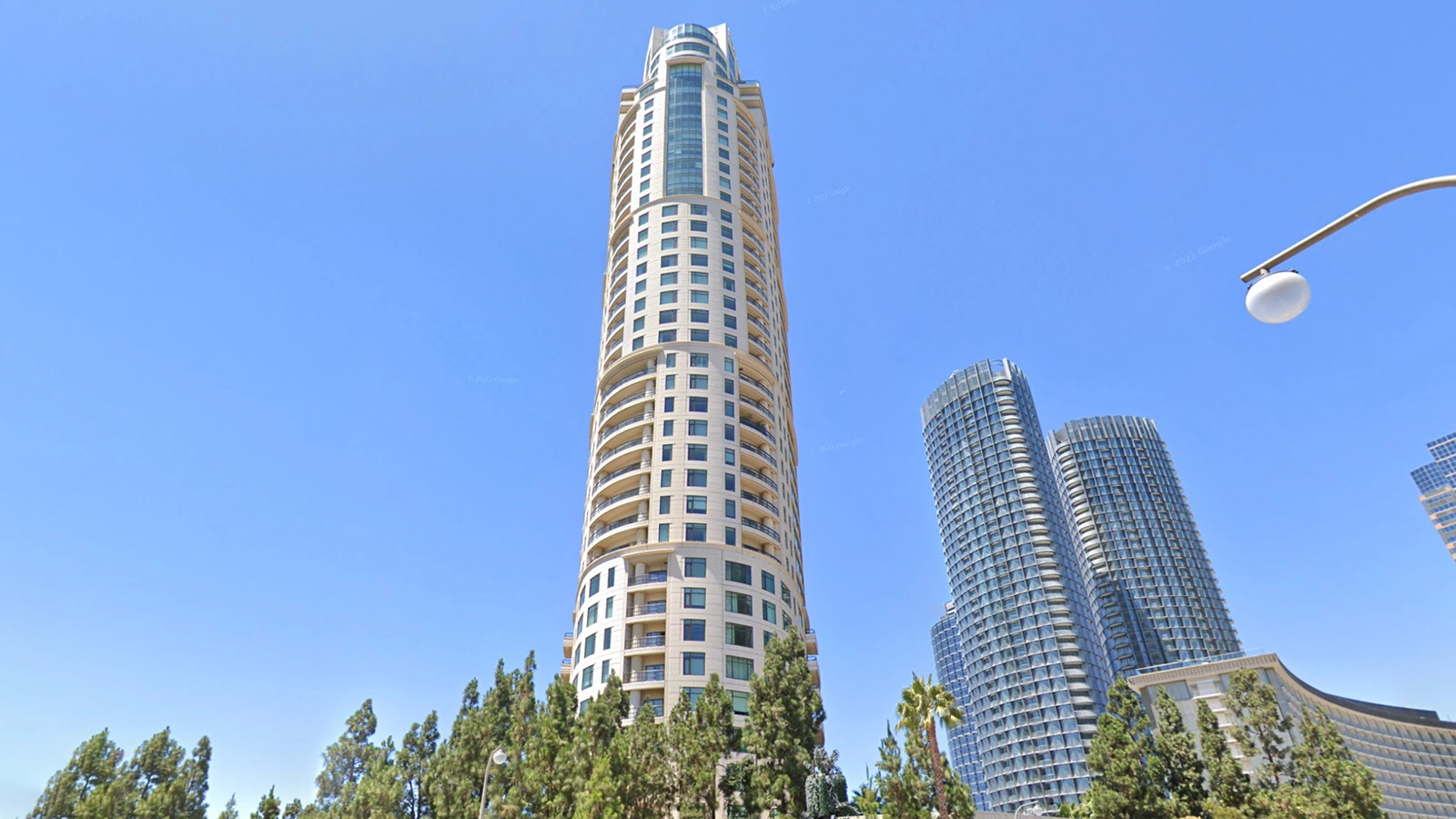 <p>The Century,&nbsp;42-этажный&nbsp;небоскреб,&nbsp;Лос-Анджелес</p>