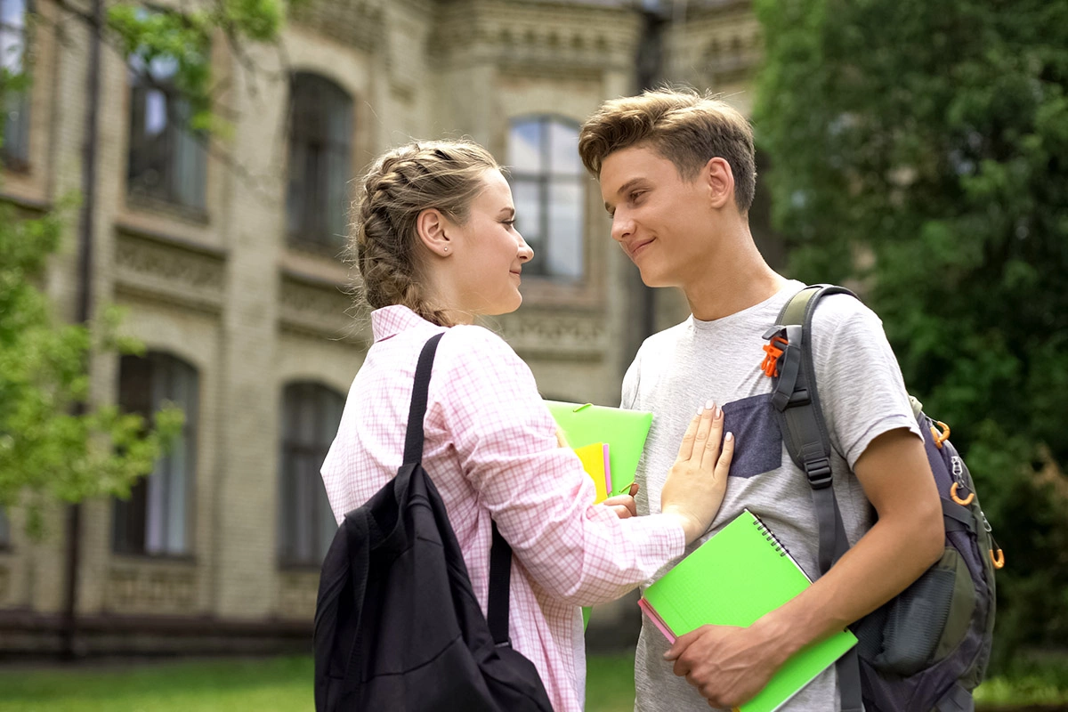 Постарайтесь стать в первую очередь другом, а не «поклонником»