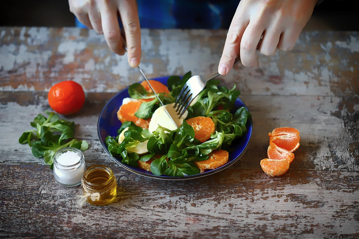 Салат с сыром и мандаринами