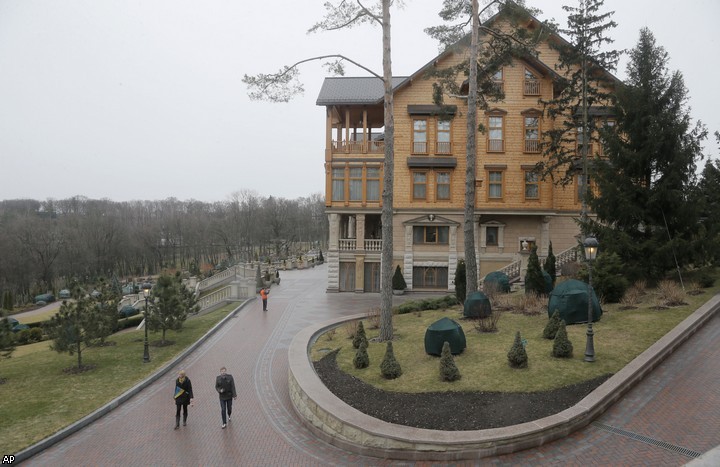 Резиденцию Януковича открыли для экскурсий