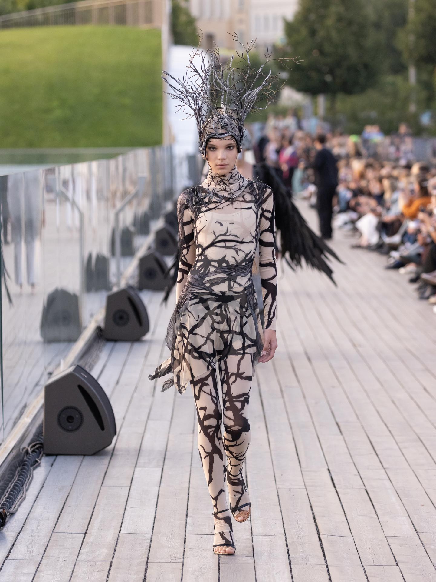 Показ «Мандрагора. Al-коллекция 1869/2025. Цифровое наследие»