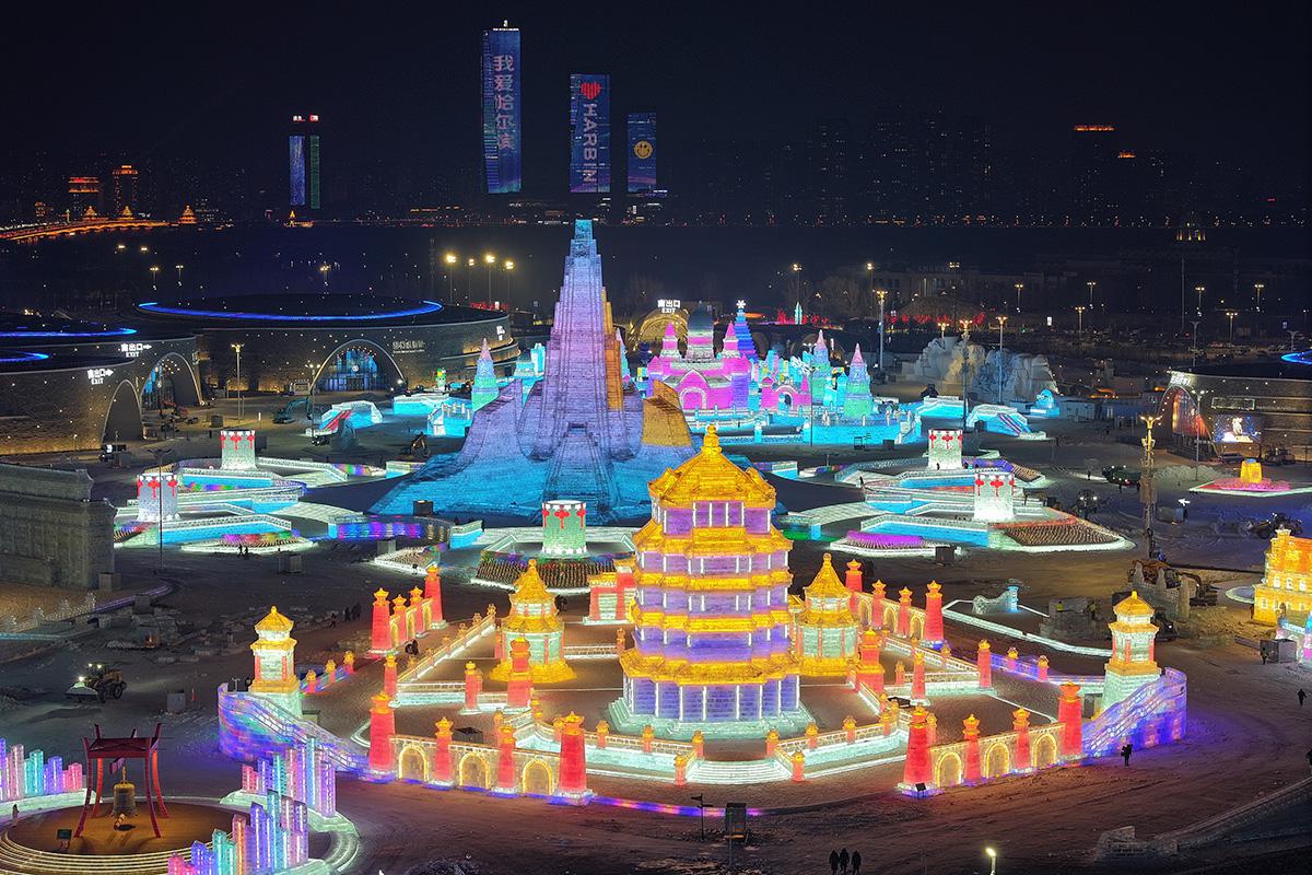 Подготовка к 27-му Харбинскому фестивалю льда и снега