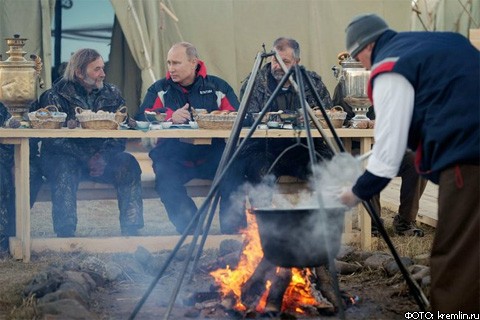 В.Путин научил стерхов строиться в косяк