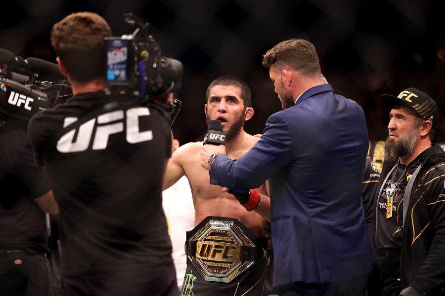 Ислам Махачев после победы в поединке с Александром Волкановски, 2023 год