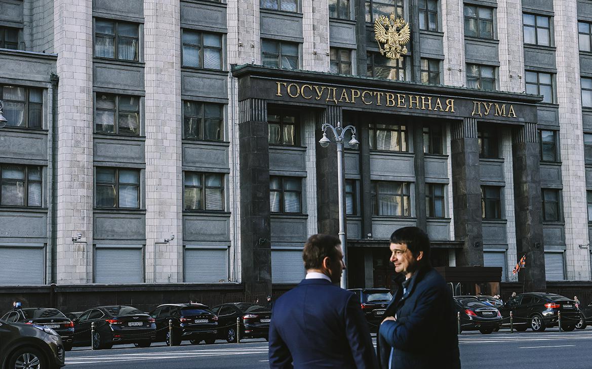 Госдума приняла закон об отмене ежегодной подачи деклараций чиновниками