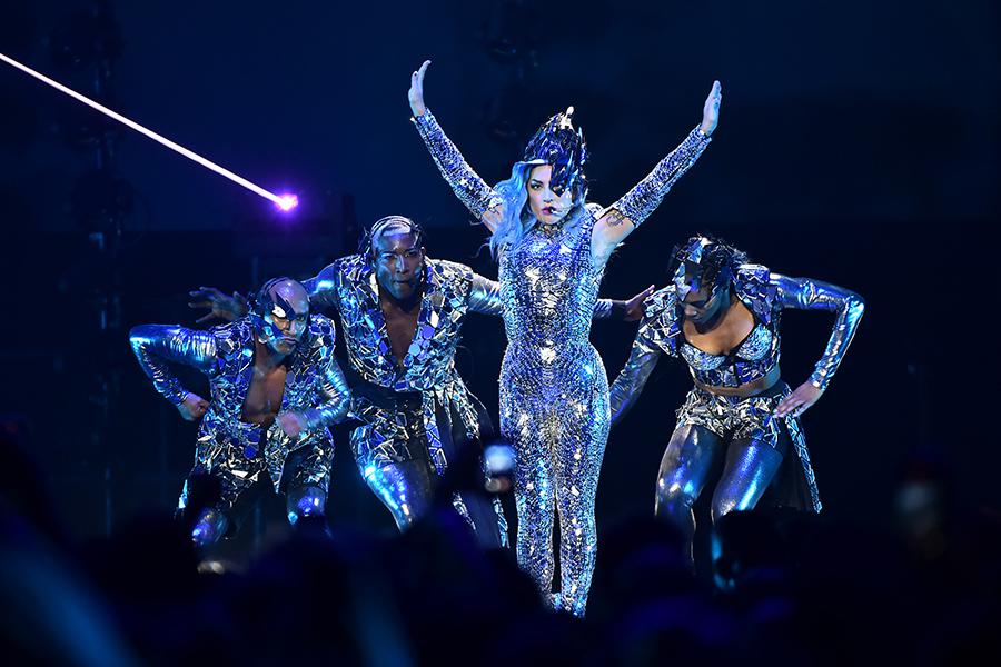 Леди Гага во время выступления, 2020&nbsp;год