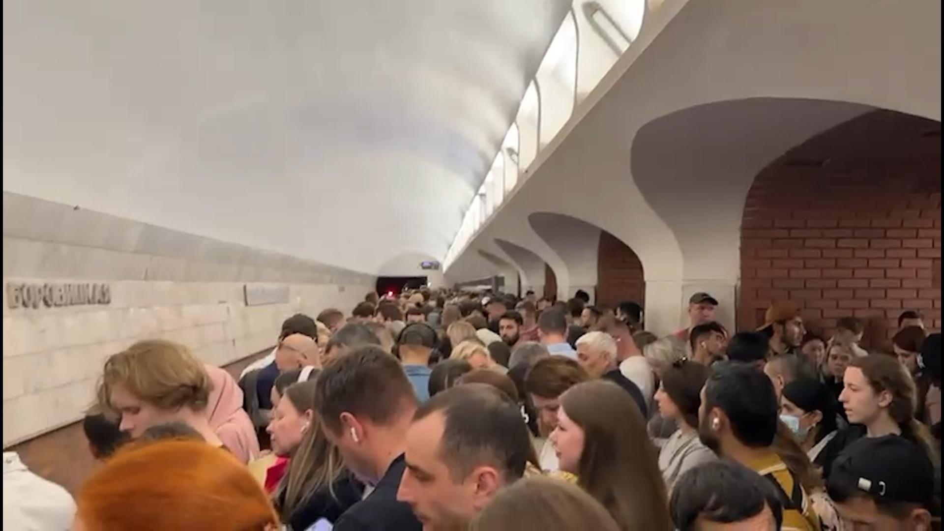 Движение на серой ветке московского метро восстановили после задымления