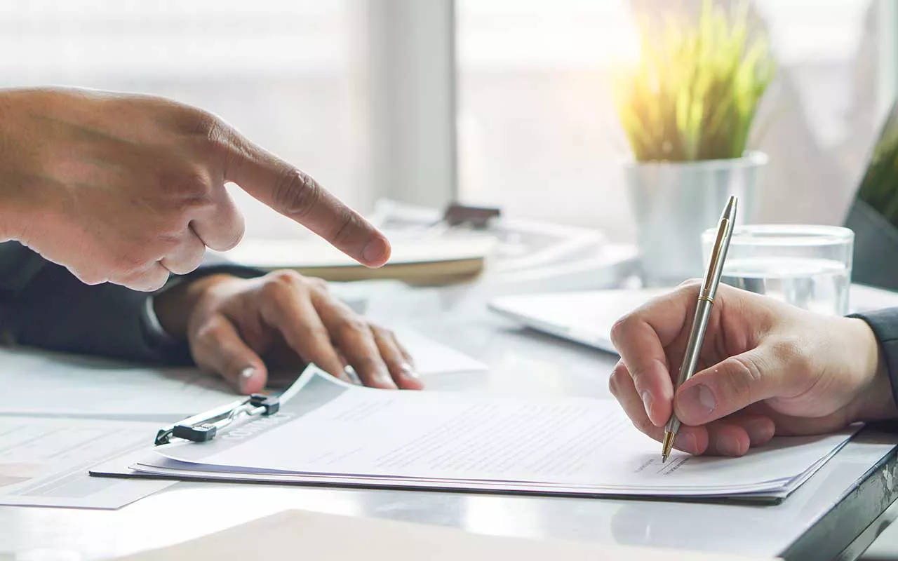 Если вам обещают готовую книжку за один день — это почти наверняка подделка