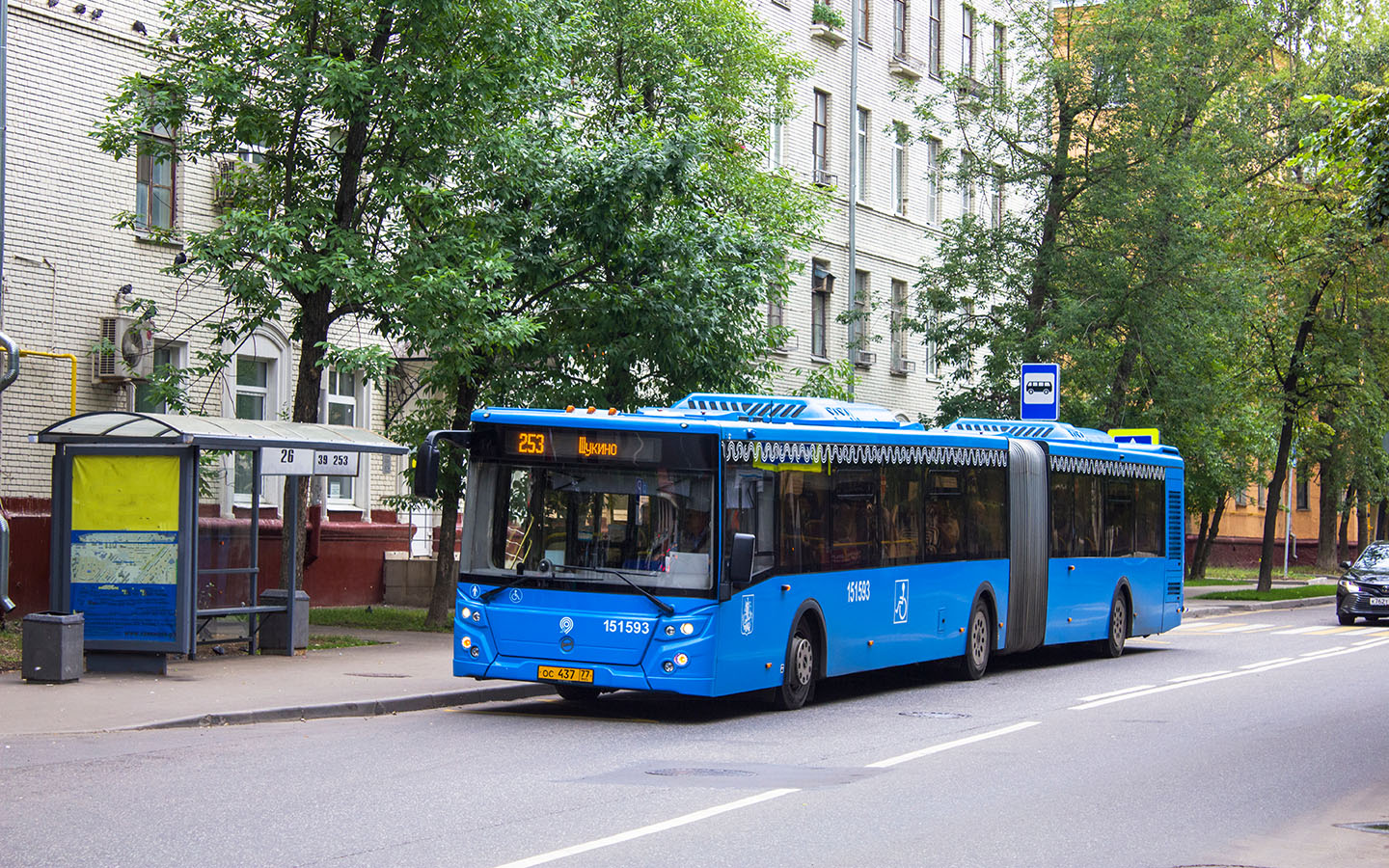 Парковаться на автобусной остановке нельзя, но в ряде случаев допускается остановка