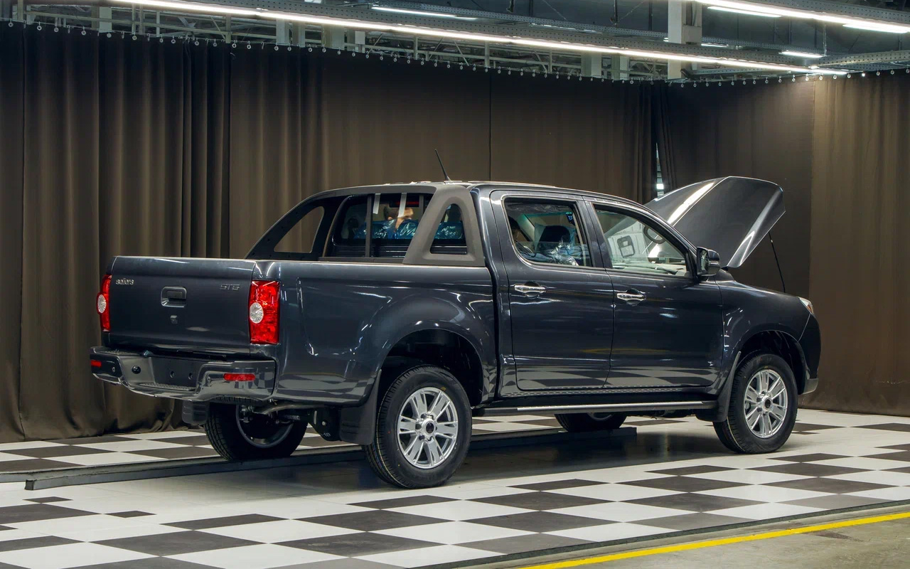 Обратите внимание на «шахматный» пол. Здесь калибруют систему кругового обзора