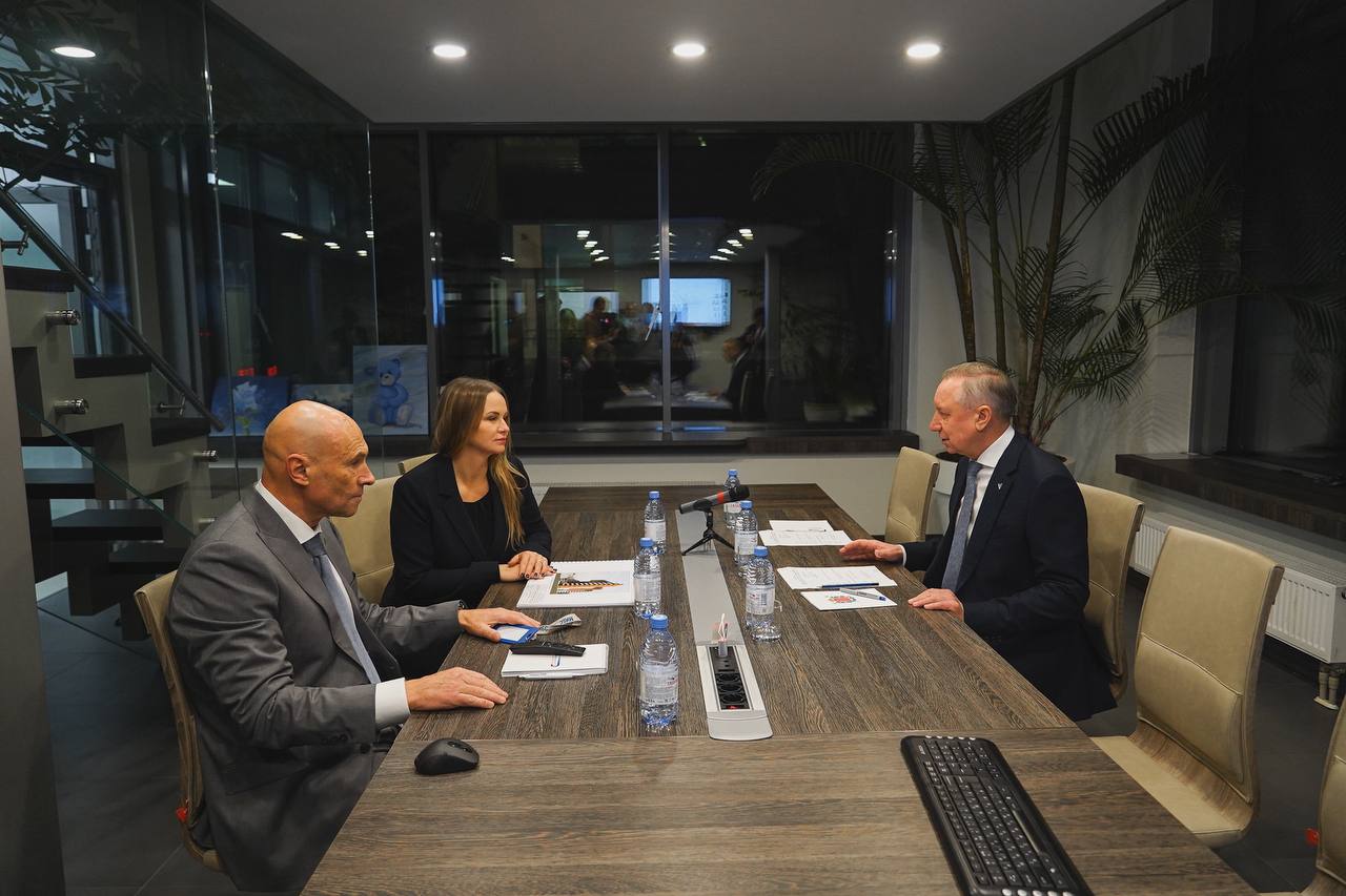 Губернатор Петербурга Александр Беглов на встрече с председателем правления МИБС Аркадием Столпнером и главным врачом Натальей Березиной