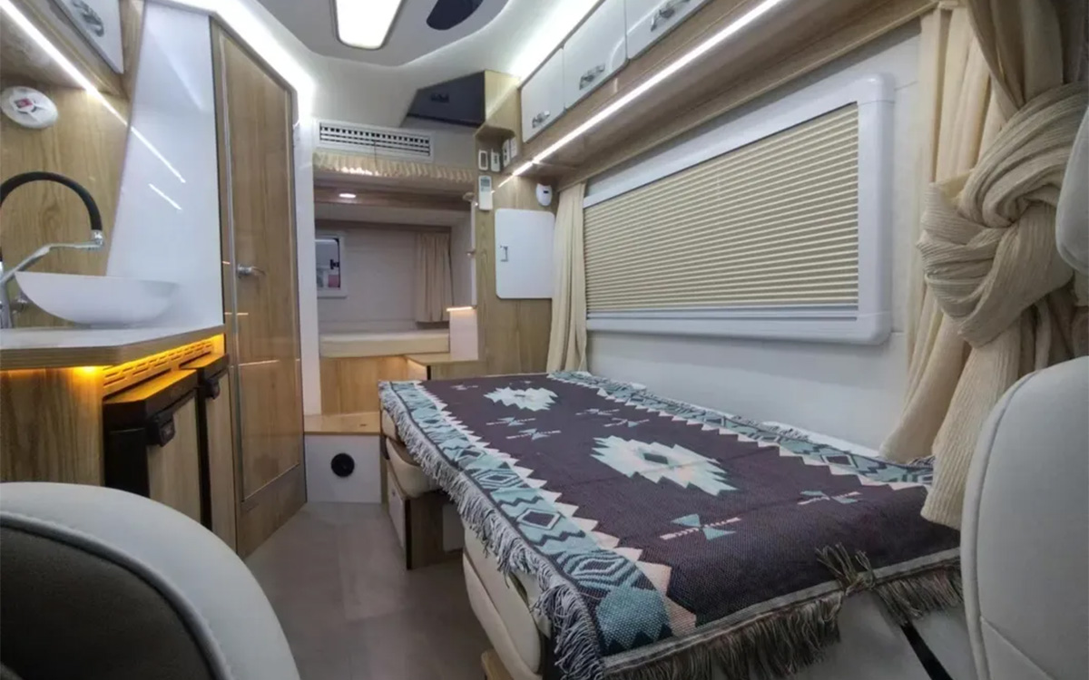 Qixing RV Star Milk River Motorhome Villa Ford