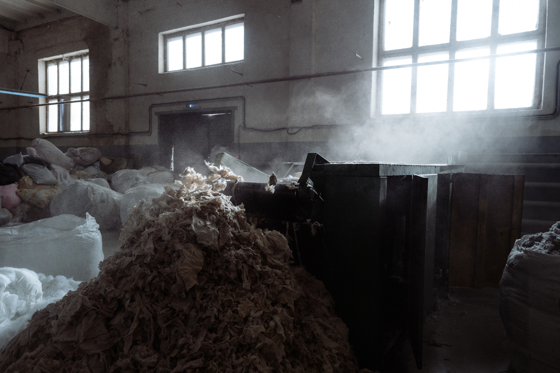 Процесс переработки текстиля на фабрике &laquo;Красная ветка&raquo; в Кинешме