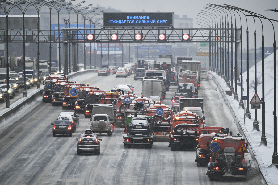 Специализированная колонна техники

Подметает и убирает дорогу&nbsp;на всю ширину проезжей части и обрабатывает ее&nbsp;противогололедными материалами.
