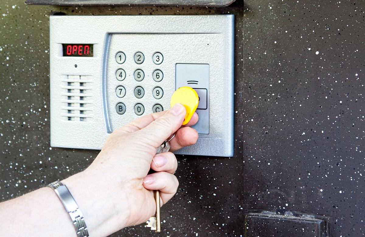 Мошенники звонят о замене домофона: как распознать обман