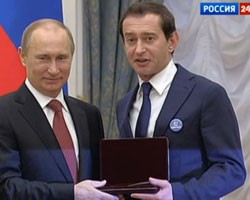 К.Хабенский пришел к В.Путину со значком "Дети вне политики"