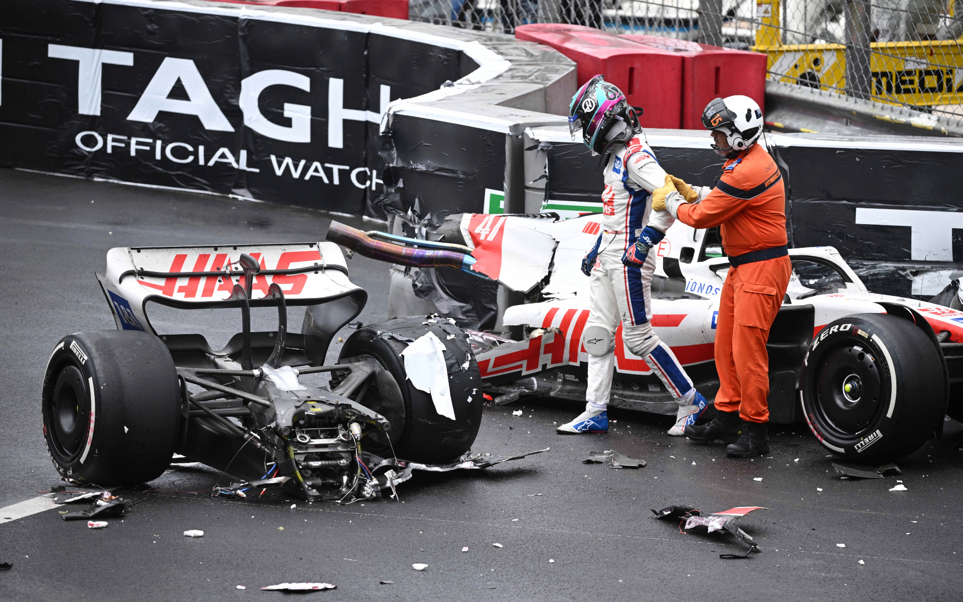 Болид Мика Шумахера развалился на две части после аварии в «Формуле-1»