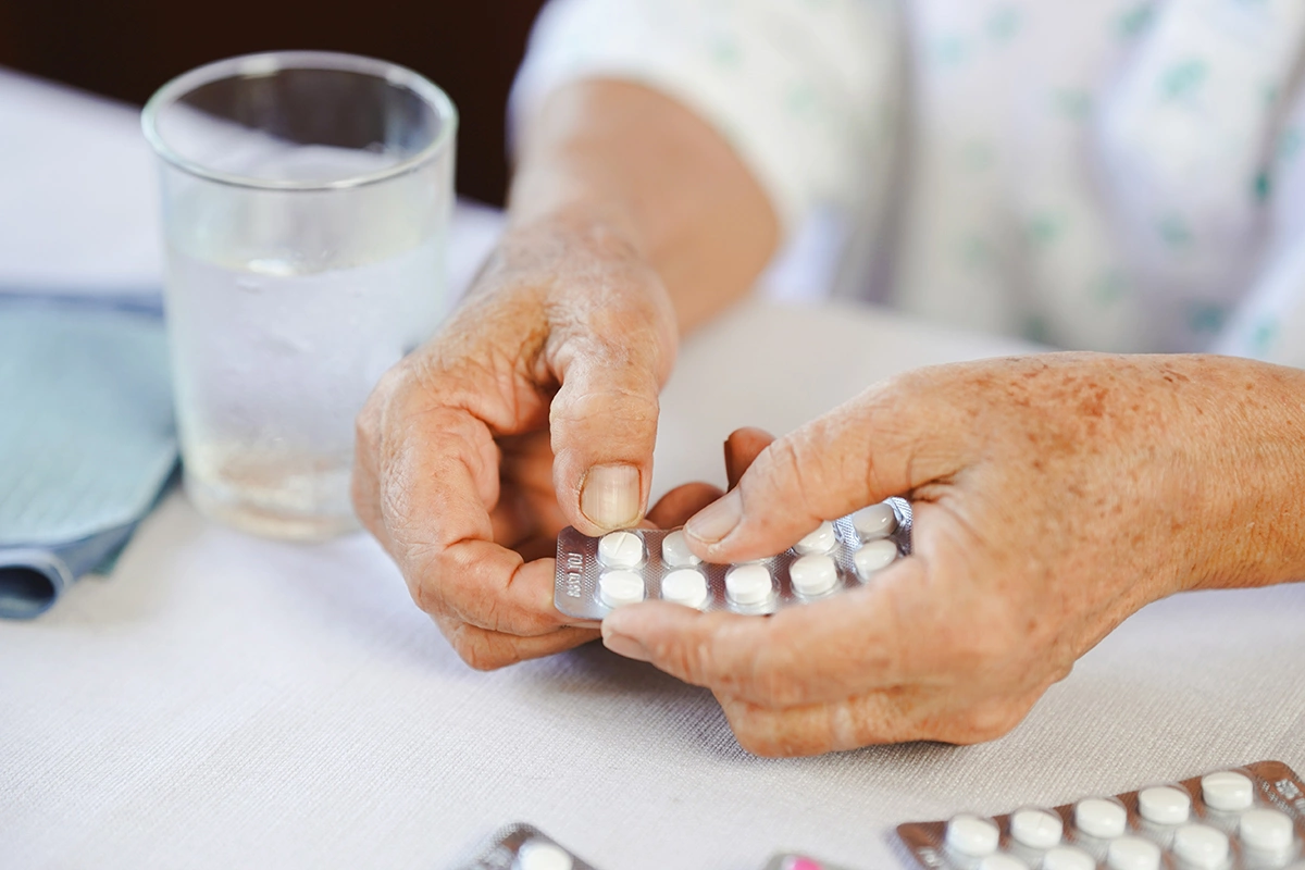 Чтобы подать заявление на санаторно-курортное лечение, нужно получить справку у лечащего врача в поликлинике по месту жительства