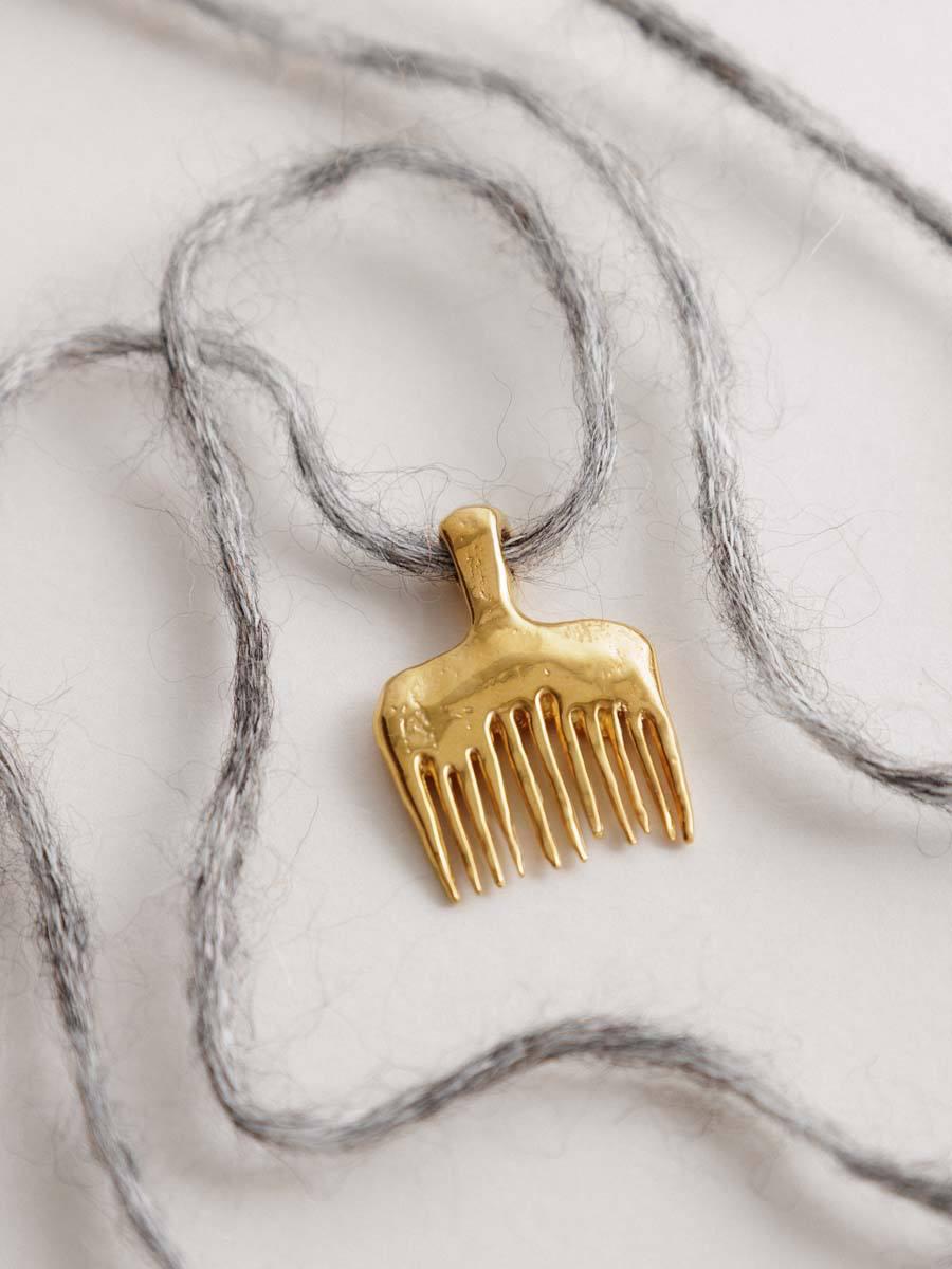 Подвеска «Чесало», Shu Sha, 6500 руб. (shusha-jewellery.ru)