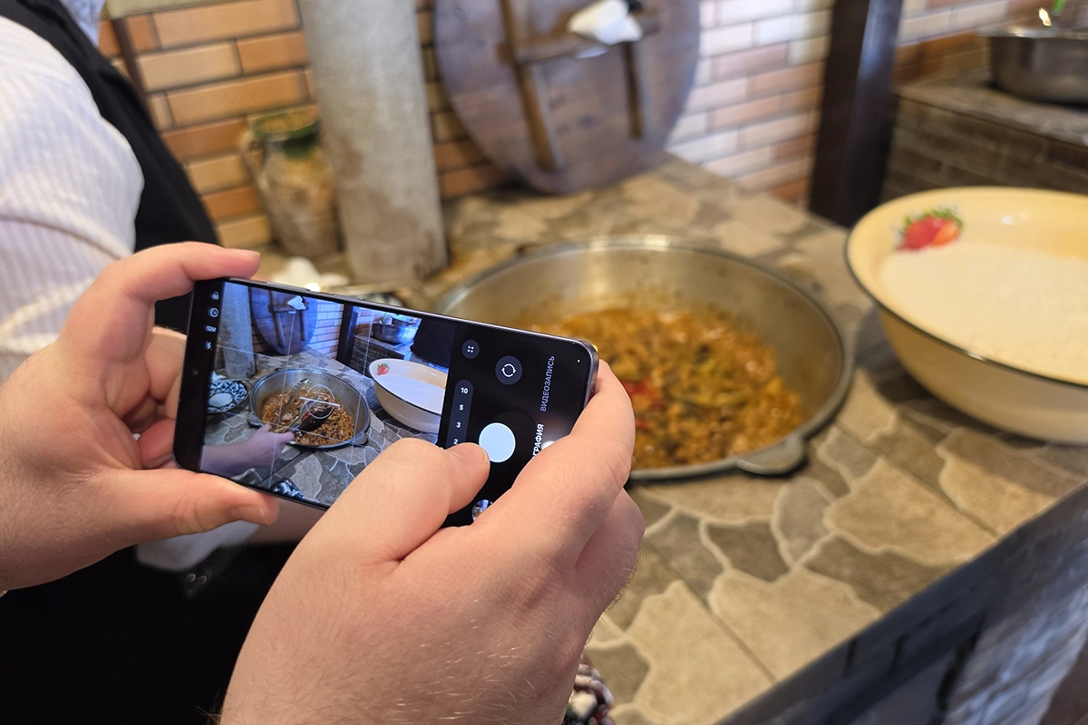 Основная камера по умолчанию делает фотографии с разрешением 12 Мп, создавая отличные снимки