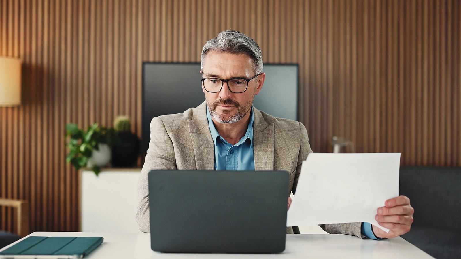 Зарплата net, или «чистая», представляет собой сумму, которую сотрудник получает на руки после вычета всех налогов, сборов и иных удержаний