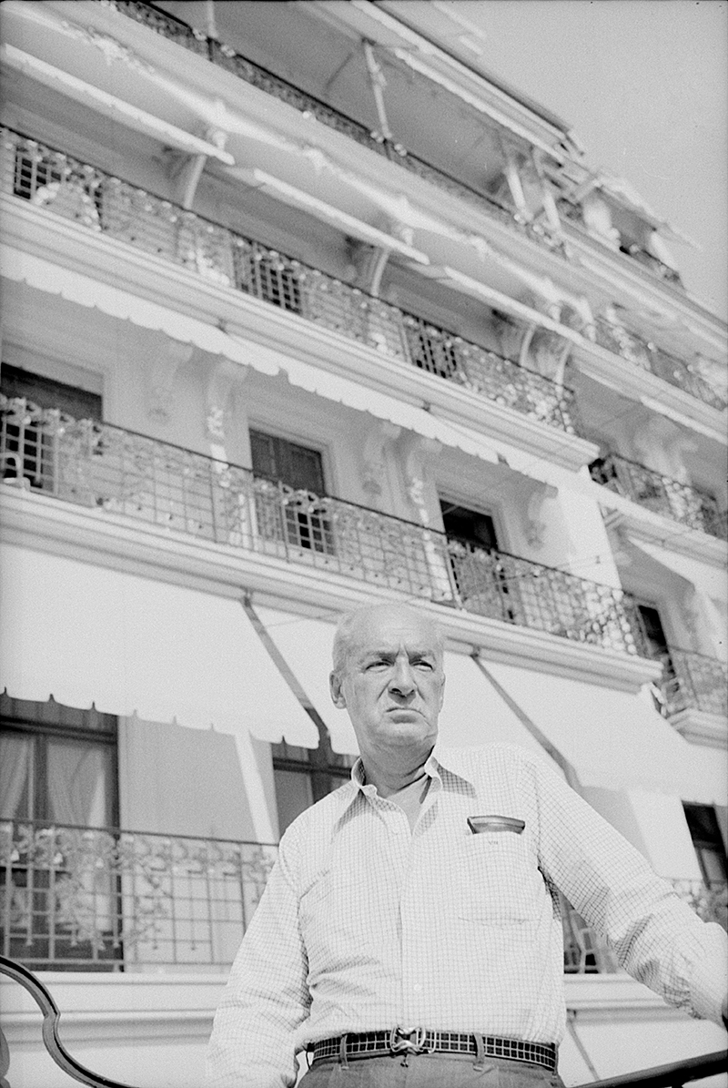 Владимир Набоков на террасе Montreux Palace Hotel, 1973