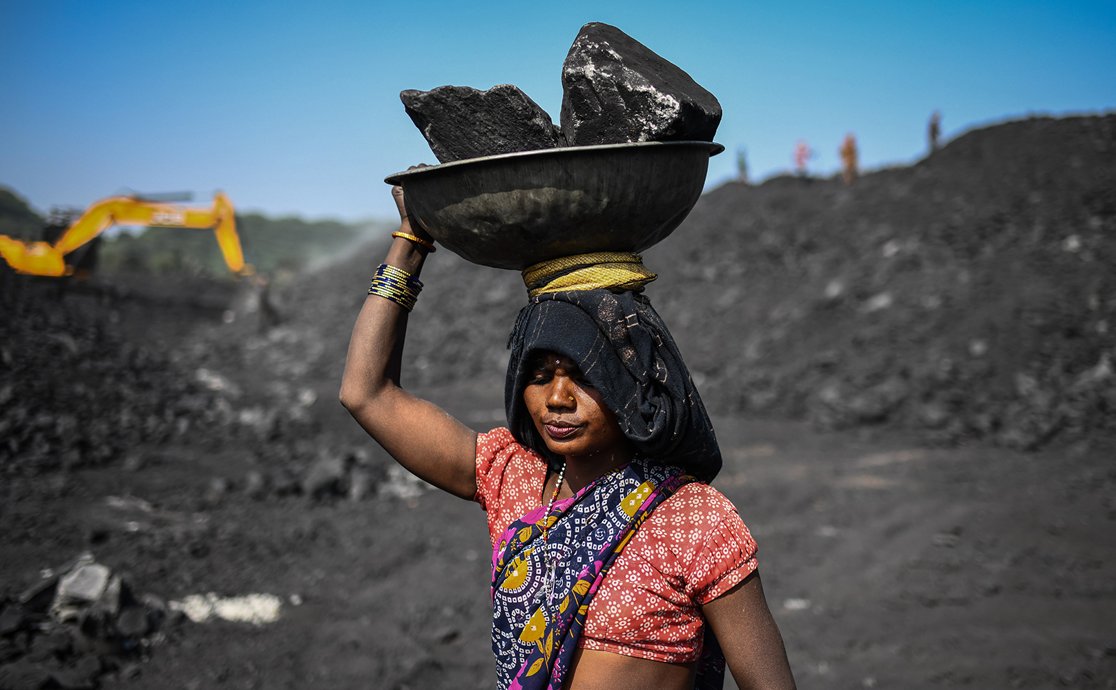 Покупатели приобретают уголь в Индии с надбавкой более чем в 340%