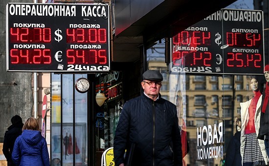 Эксперты: Станут ли потребители заложниками "свободного" рубля?