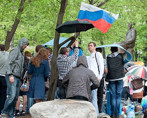 В Москве продолжаются оппозиционные "народные гуляния"