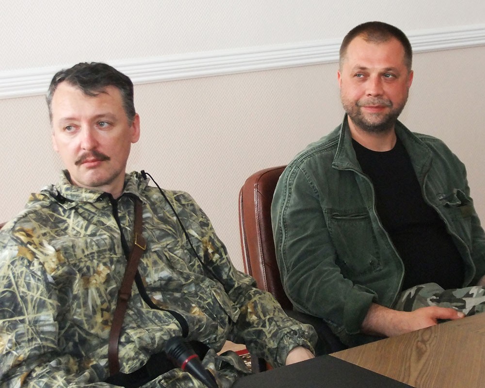 Министр обороны ДНР Игорь Стрелков и премьер-министр ДНР Александр Бородай (слева направо) 