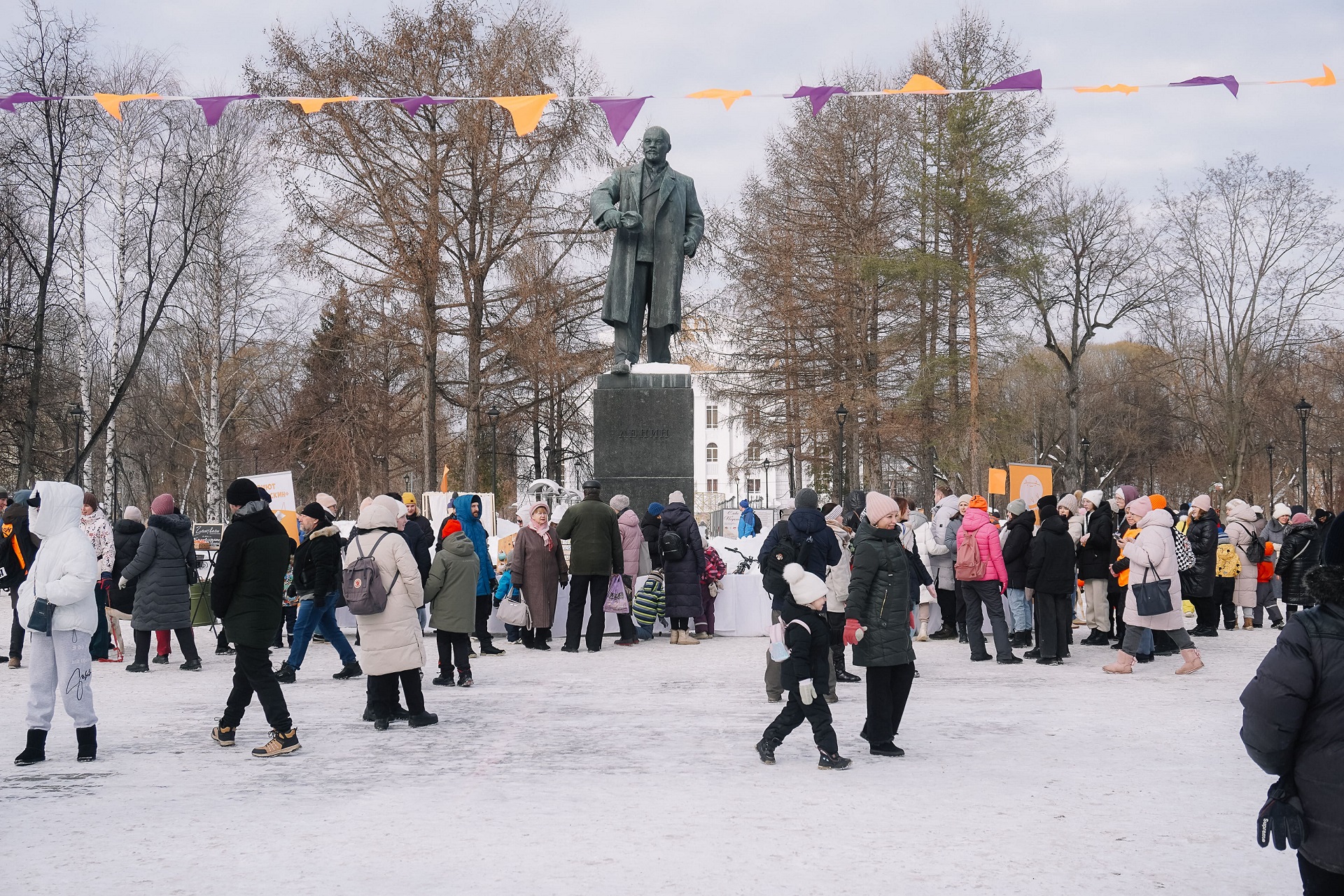 Фотогалерея: в Перми прошла благотворительная акция «Собака-обнимака»