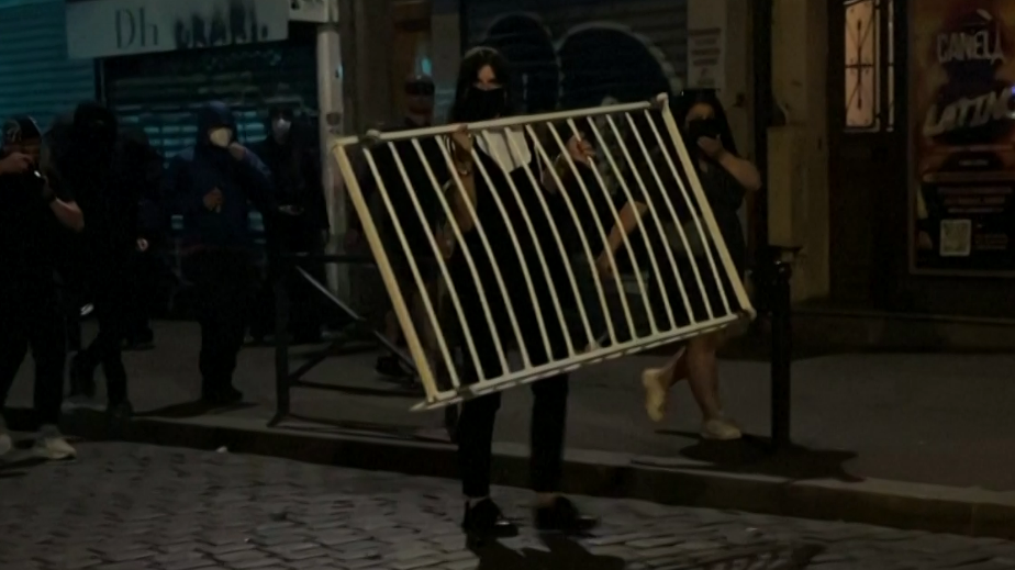 В Лионе и Париже произошли стычки протестующих с полицией