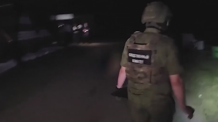 СК показал пляж, по которому ударил беспилотник в Курске. Видео