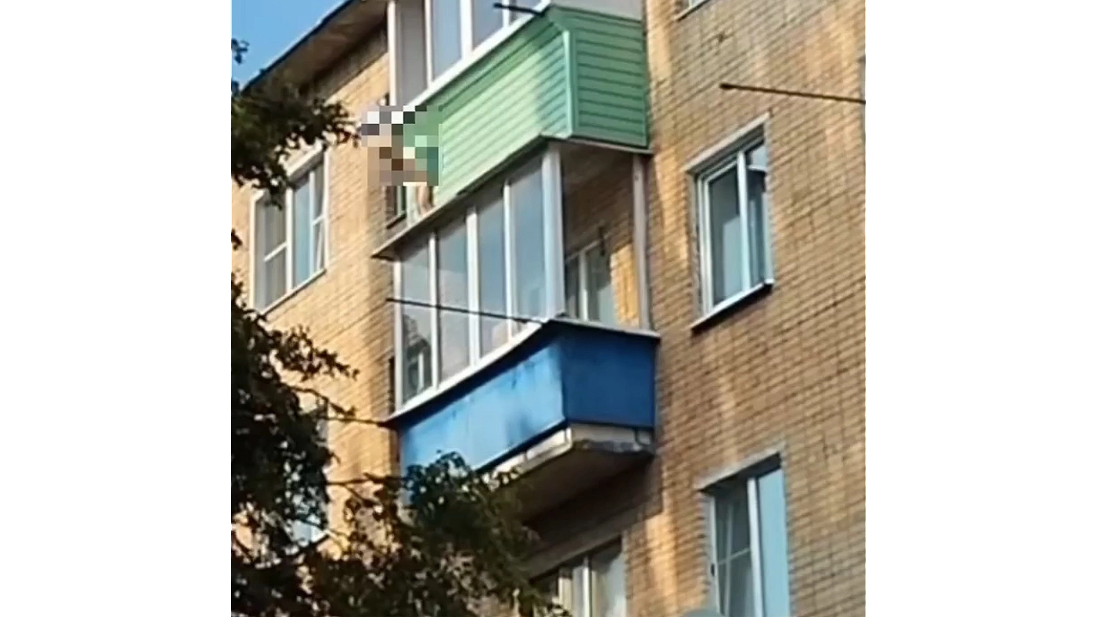 В Подмосковье спасли мальчика, который оказался на карнизе пятого этажа