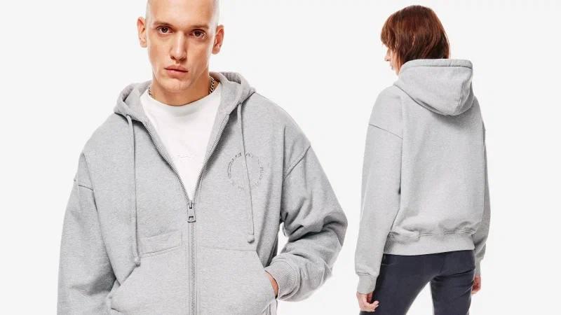 Совместная коллекция нейросети GigaChat и бренда post post scriptum