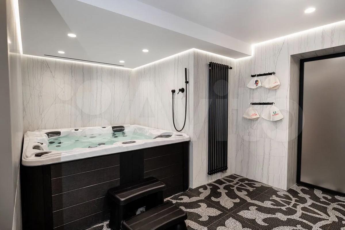 Как выглядят самые дорогие продающиеся в мегаполисах России дома