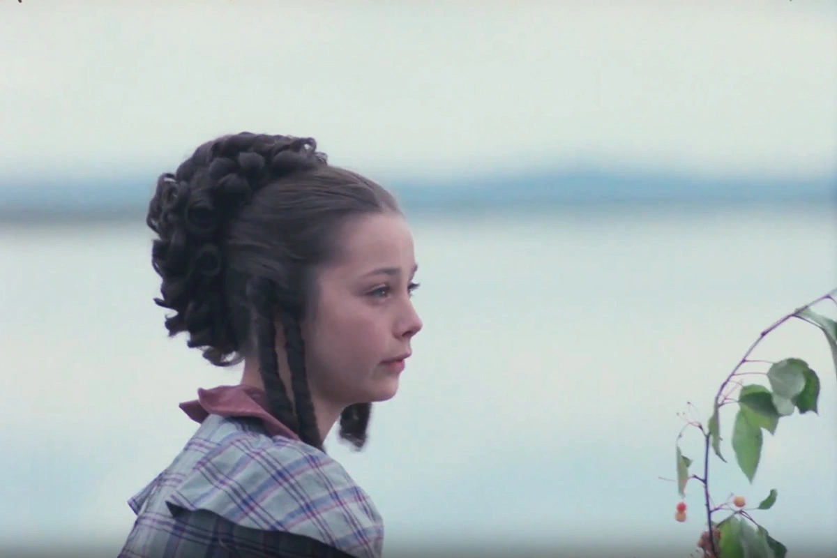 Кадры с Беляевой в роли Оленьки сняты на фоне реки