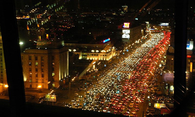 Вечером движение транспорта в центре Москвы будет парализовано