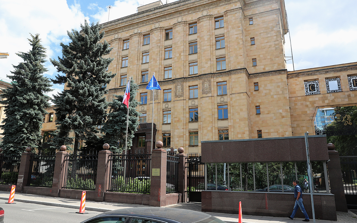 Чехия отправит агентов службы безопасности для защиты дипломатов в Москве
