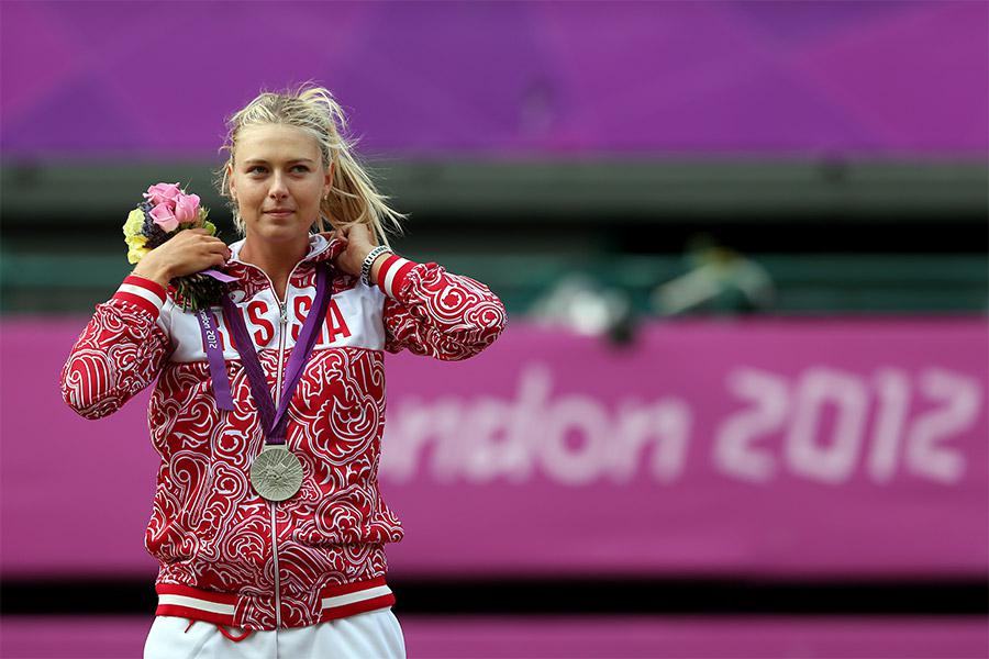 Мария Шарапова с серебряной медалью Олимпийских игр в Лондоне.&nbsp;2012 год