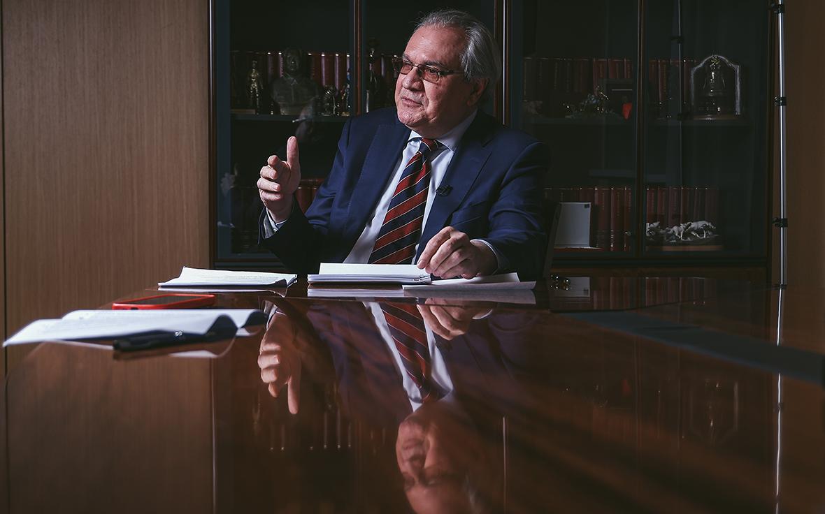 Глава СПЧ напишет учебник экономики без «мифов о процветающей демократии»