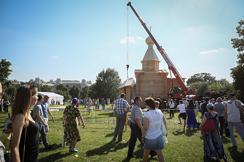 Строительство обыденного храма в Царицыне в рамках фестиваля &laquo;Русское поле&raquo;
